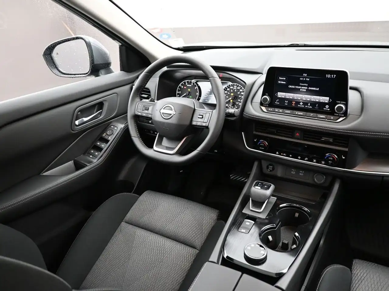 Nissan Rogue снимка Nissan Rogue