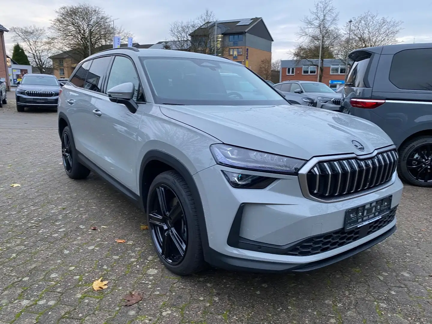 Skoda Kodiaq 2.0TDI 4x4 Selection Navi AHK Standheizun Grau - 1