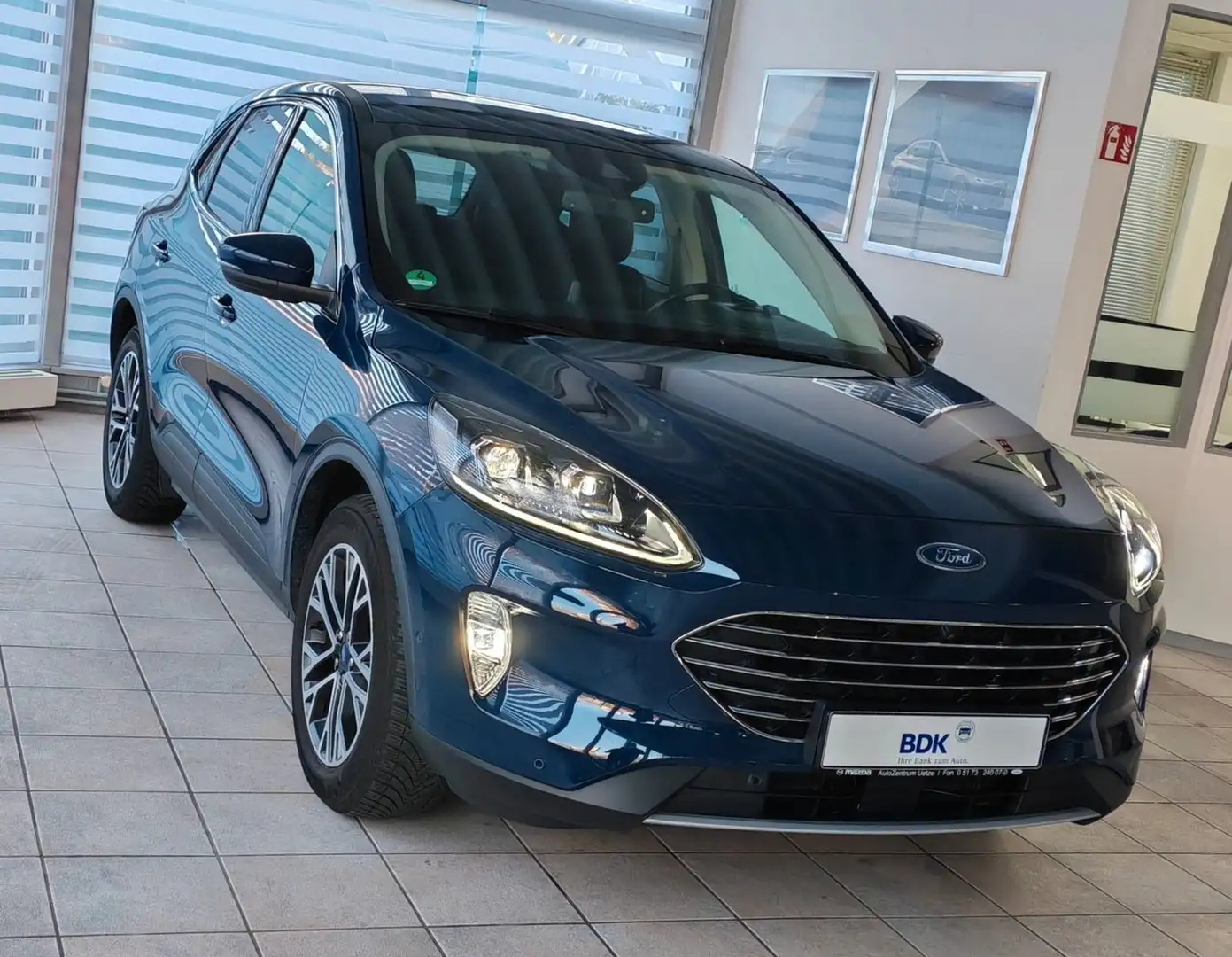 Ford Kuga Titanium X Bengt&Olofsson HeadUp 2-Kameras Blau - 1