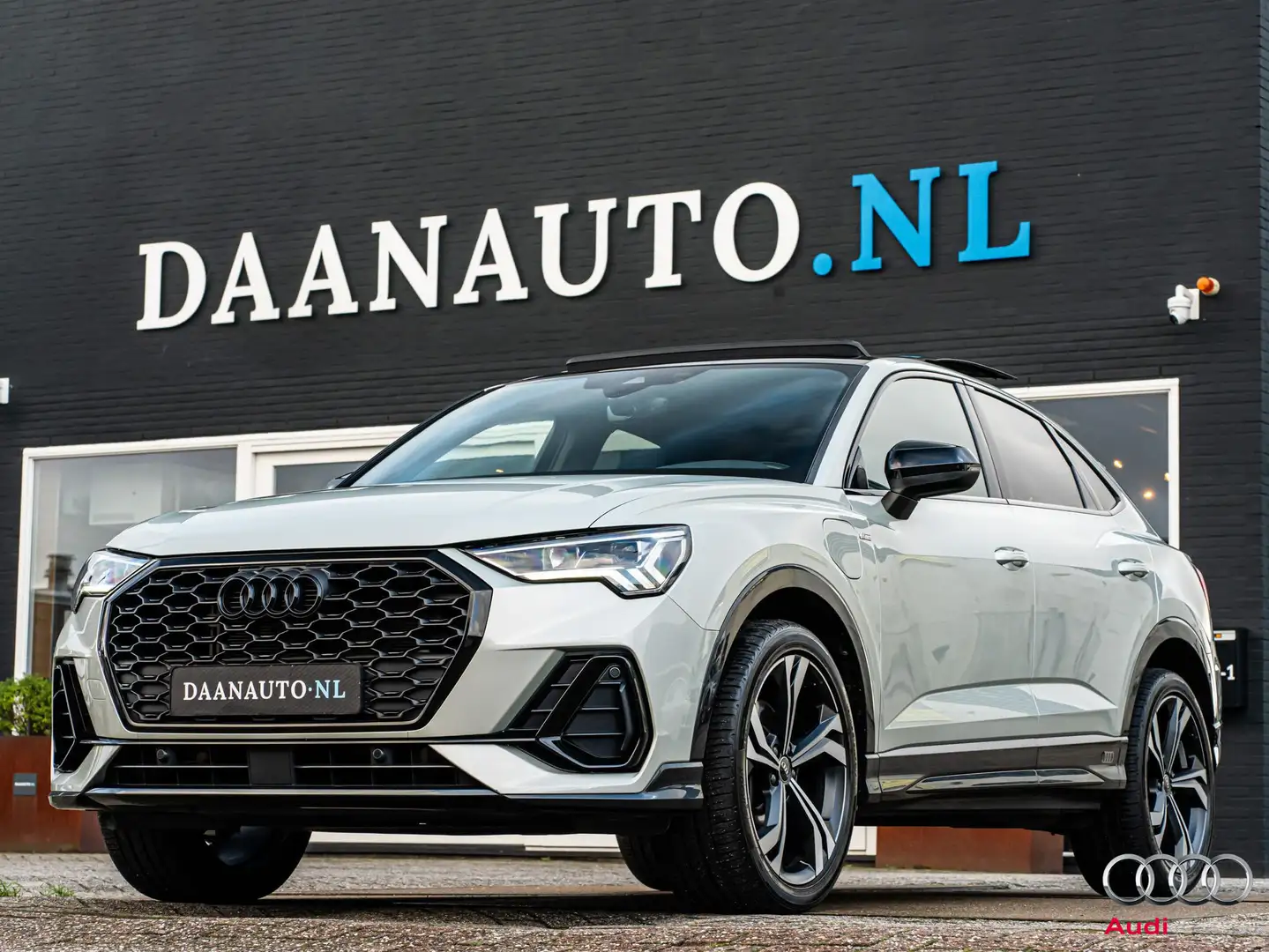 Audi Q3 Sportback 45 TFSI e S Edition S Line Pano VirtCP K Grijs - 1