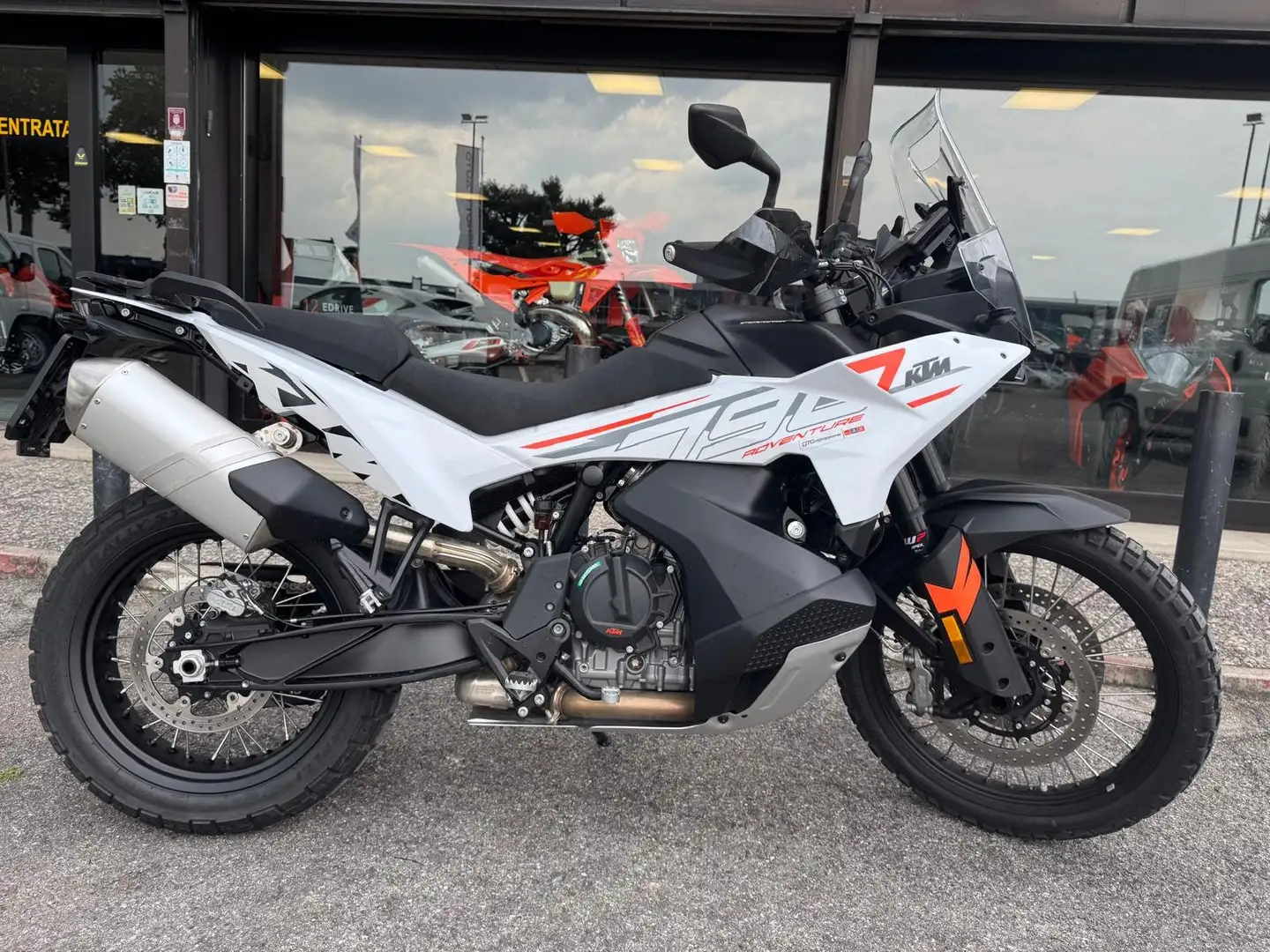 KTM 790 Adventure 2024 Alb - 1