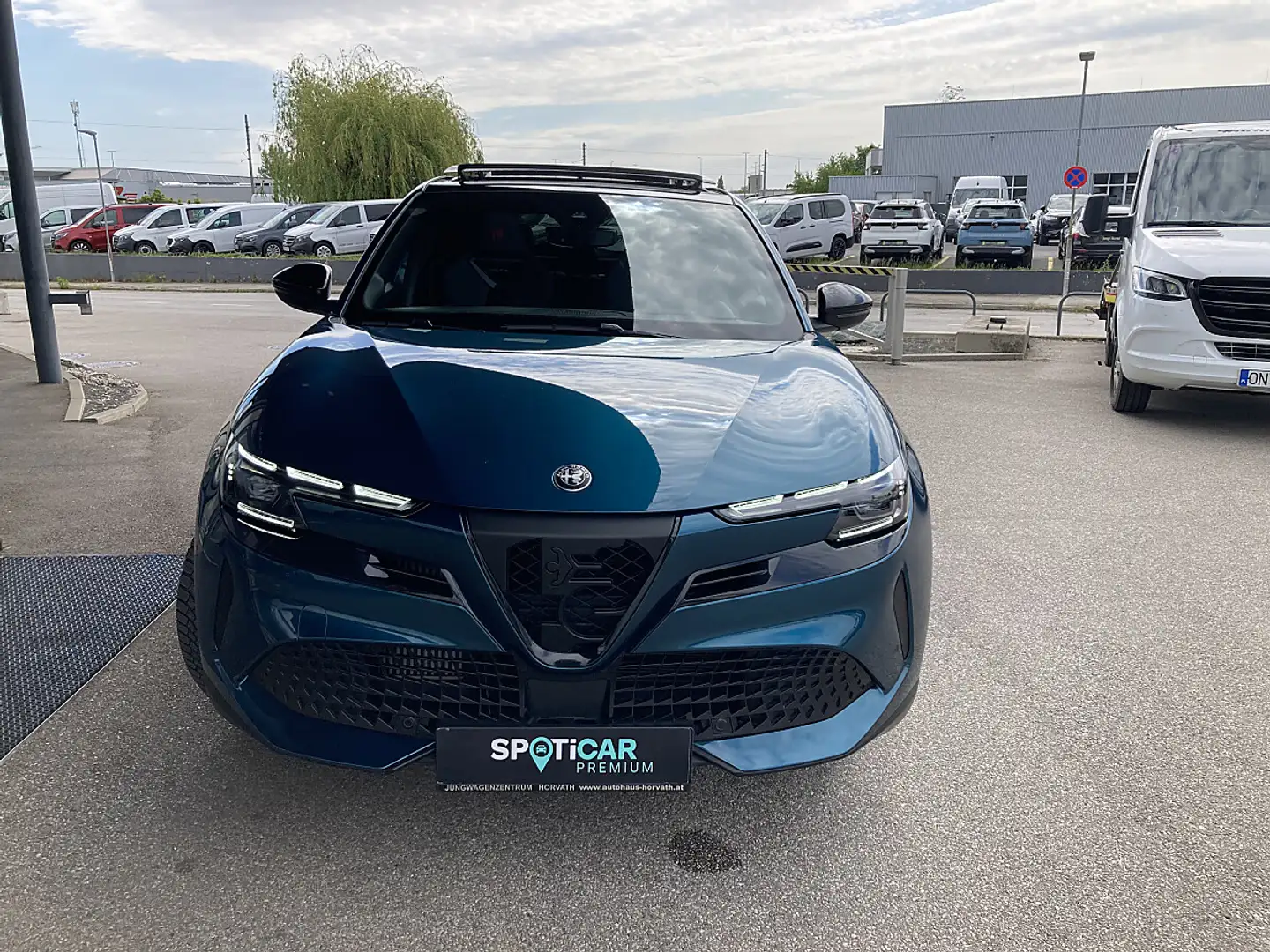 Alfa Romeo Junior Ibrida Speciale 1.2 MHEV e-DCT6!NAVI,PANORAMA,L... Blau - 2
