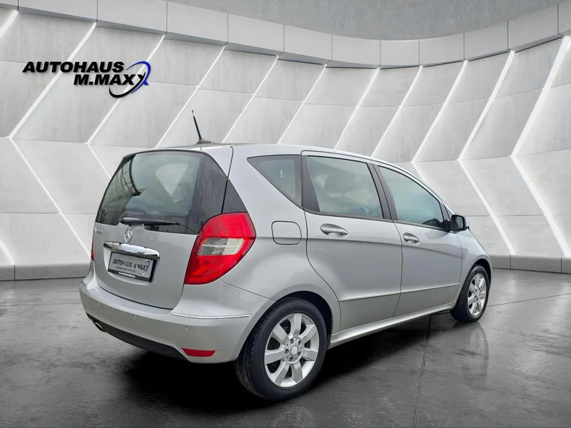 Mercedes-Benz A 200 Avantgarde*Navi*PDC*Leder*Sitzheizung — photo 2