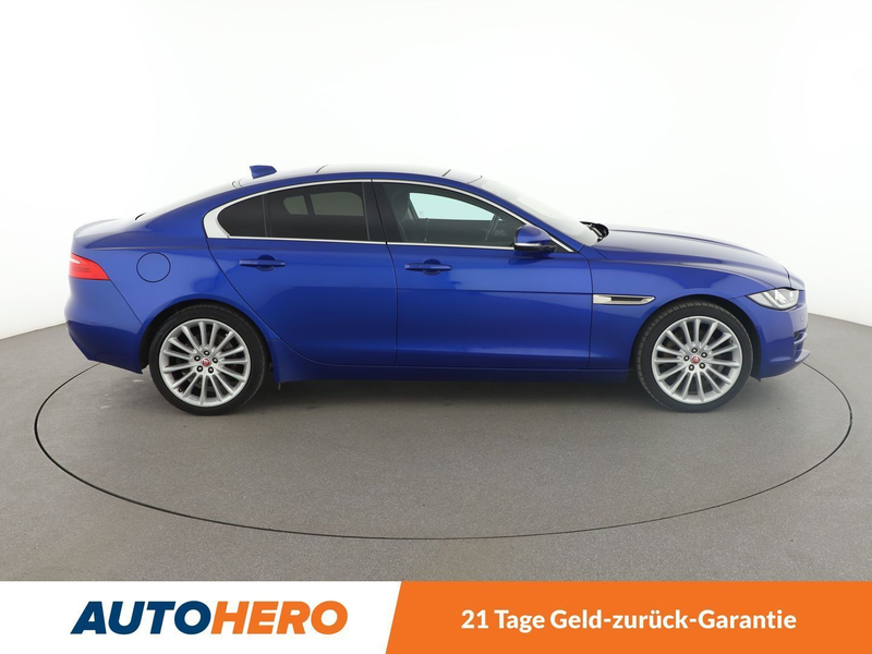 Jaguar XE 20d Portfolio AWD Aut*NAVI*XENON*ACC*CAM*PDC*SHZ* — photo 7