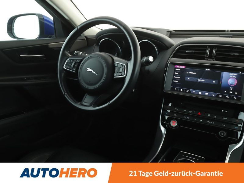Jaguar XE 20d Portfolio AWD Aut*NAVI*XENON*ACC*CAM*PDC*SHZ* — photo 13
