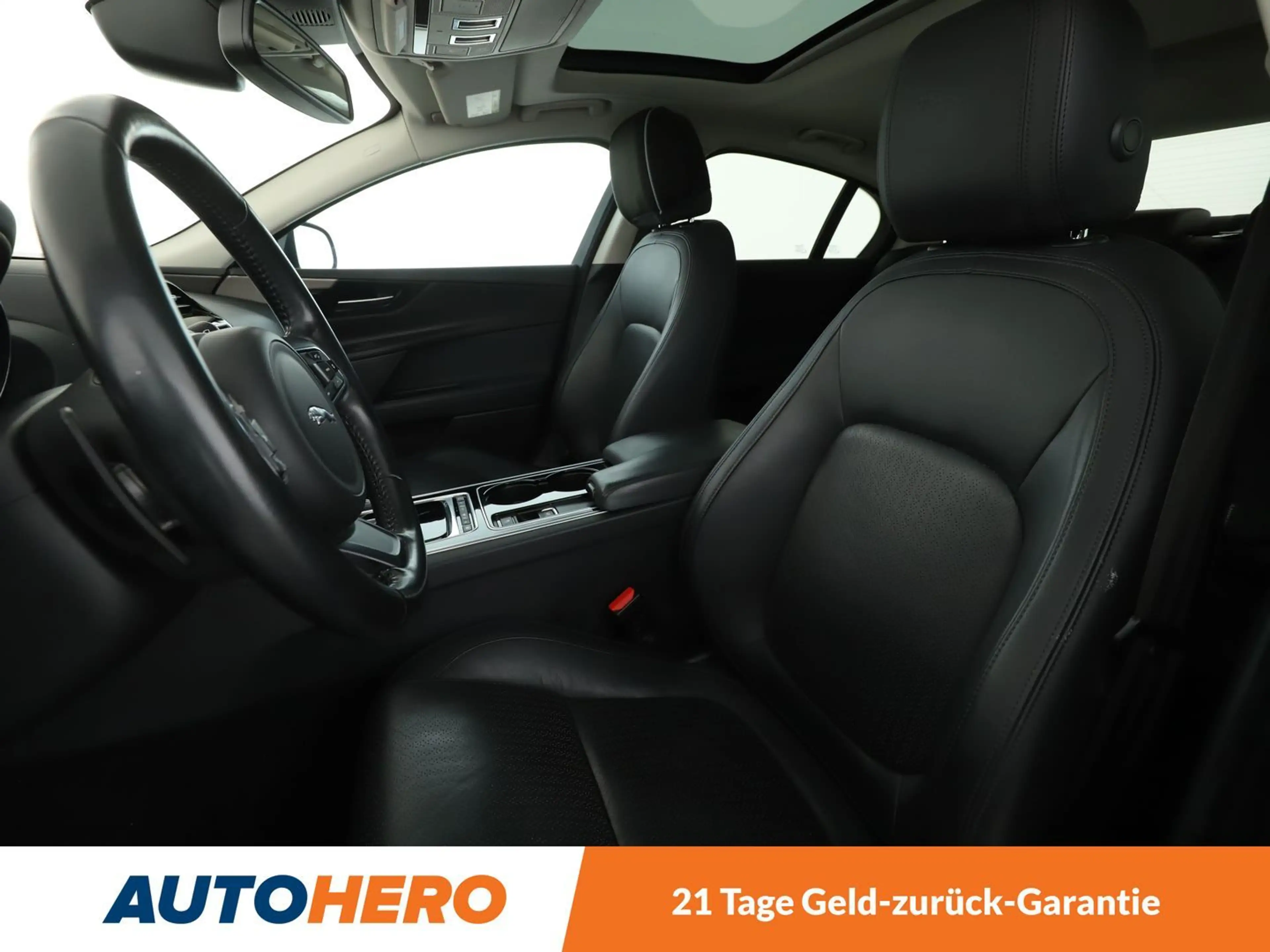 Jaguar XE 20d Portfolio AWD Aut*NAVI*XENON*ACC*CAM*PDC*SHZ* — photo 10