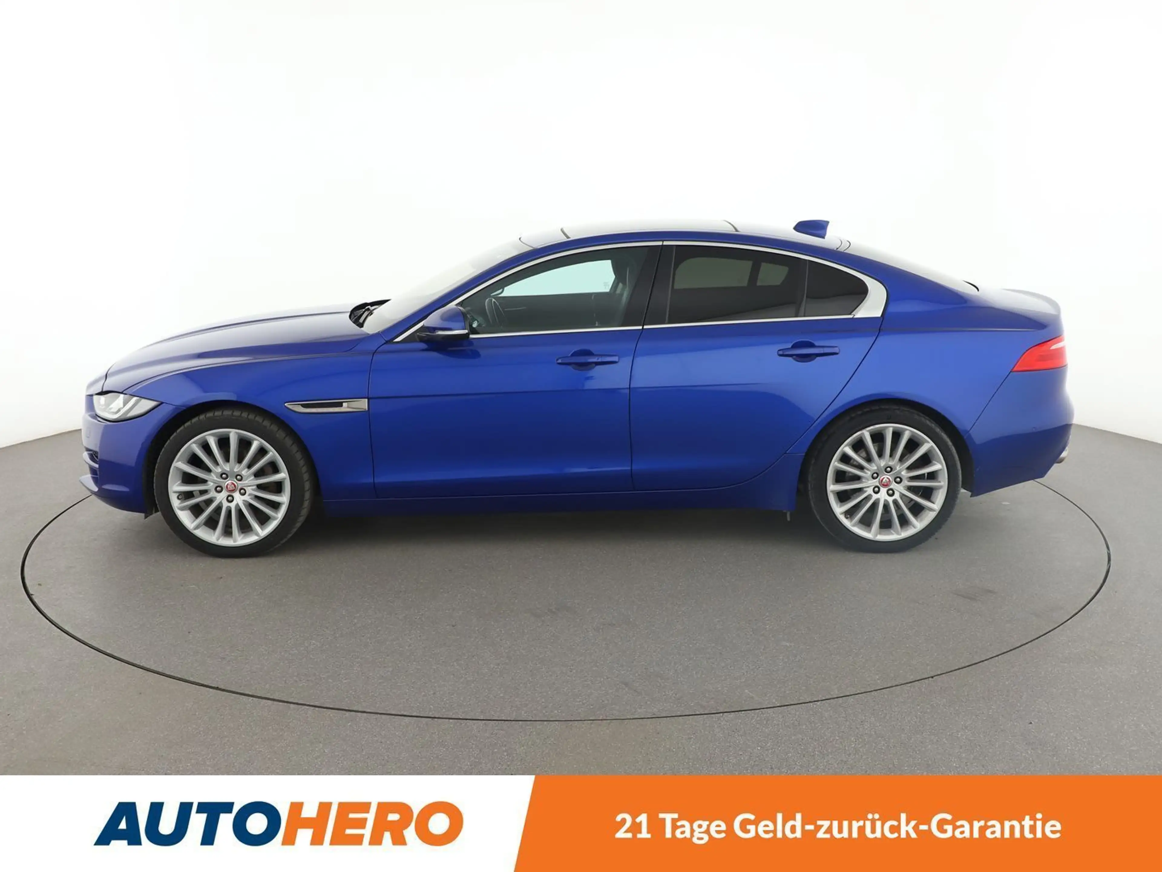 Jaguar XE 20d Portfolio AWD Aut*NAVI*XENON*ACC*CAM*PDC*SHZ* — photo 3