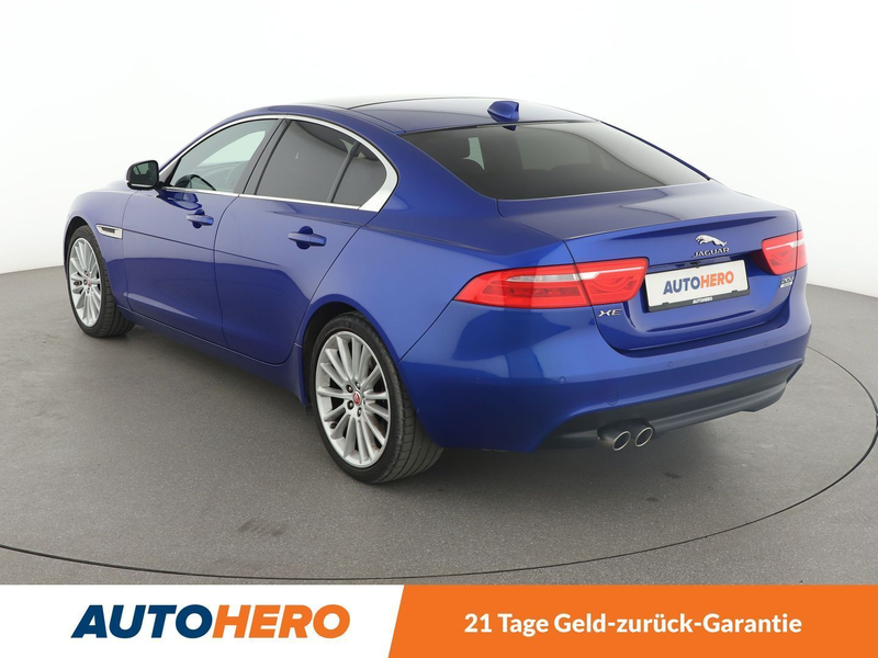 Jaguar XE 20d Portfolio AWD Aut*NAVI*XENON*ACC*CAM*PDC*SHZ* — photo 4