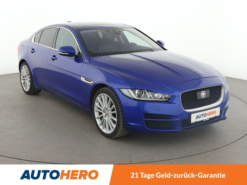Jaguar XE 20d Portfolio AWD Aut*NAVI*XENON*ACC*CAM*PDC*SHZ* — photo 8