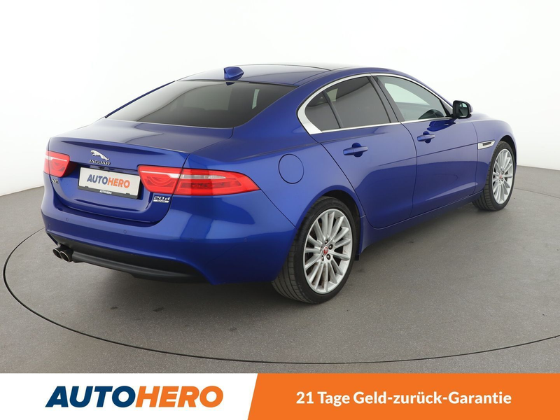 Jaguar XE 20d Portfolio AWD Aut*NAVI*XENON*ACC*CAM*PDC*SHZ* — photo 6