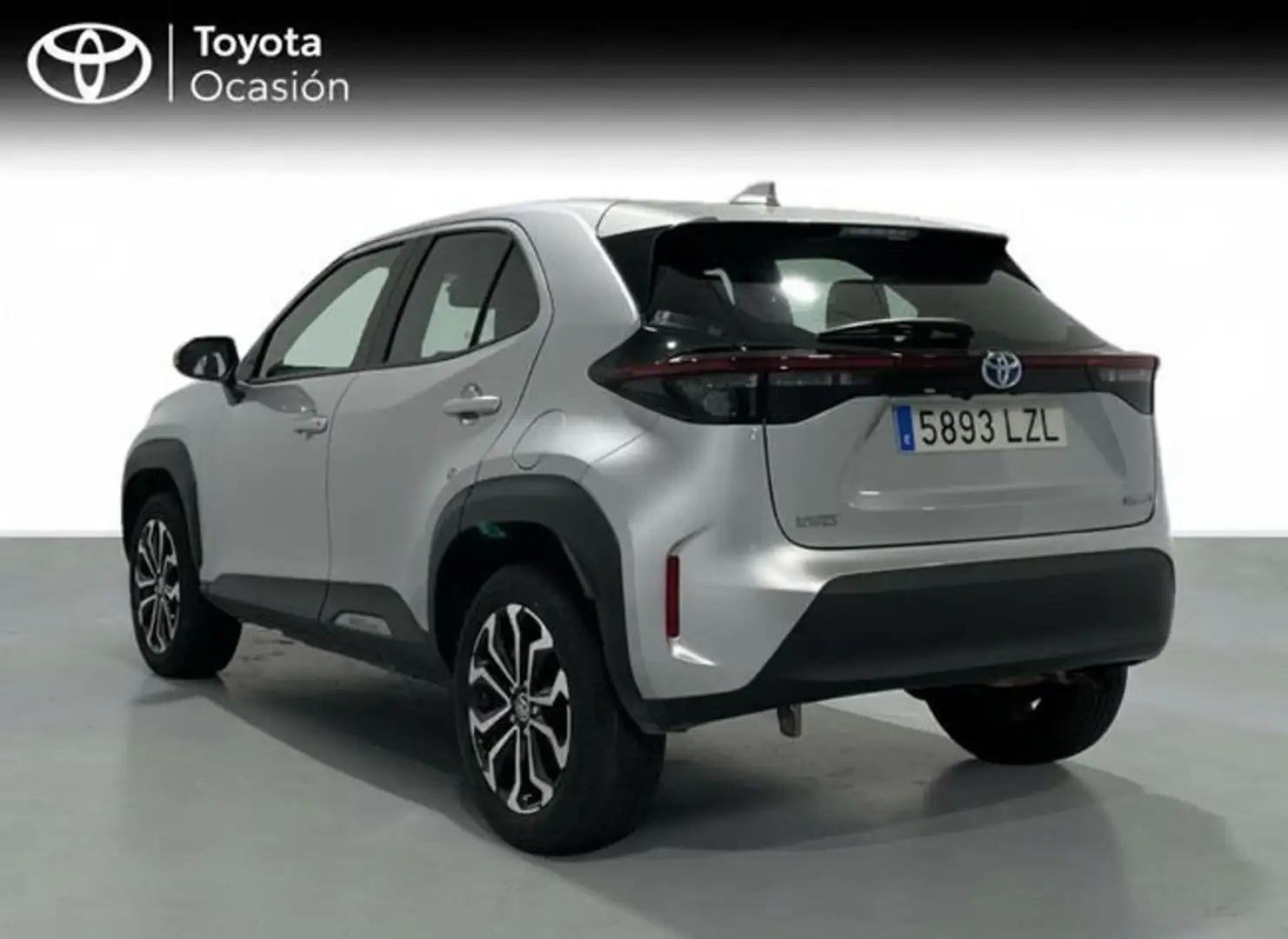 Toyota Yaris Cross 120H Active Tech Gris - 2