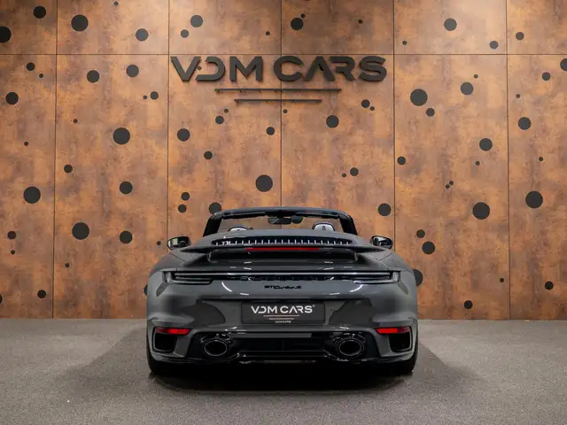 Porsche 992 view 4