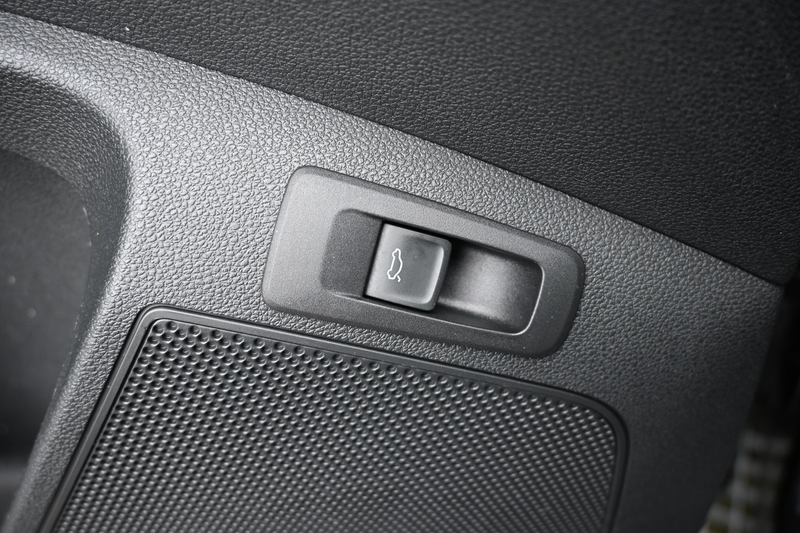 Skoda Karoq 1.0 TSI Business Edition trekhaak — photo 48