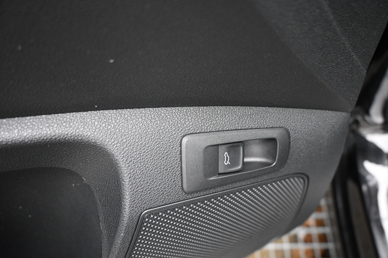 Skoda Karoq 1.0 TSI Business Edition trekhaak — photo 36