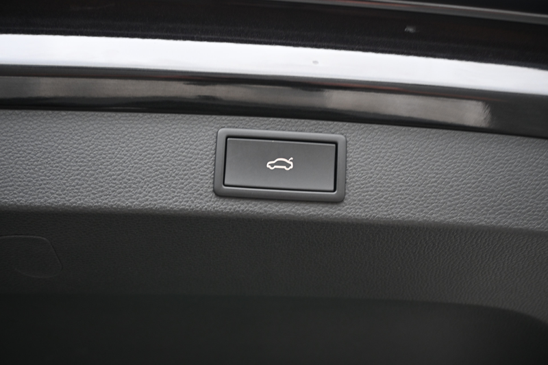 Skoda Karoq 1.0 TSI Business Edition trekhaak — photo 35