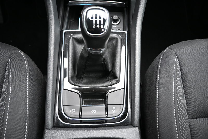 Skoda Karoq 1.0 TSI Business Edition trekhaak — photo 28