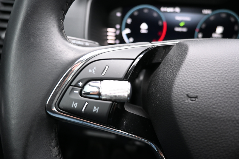 Skoda Karoq 1.0 TSI Business Edition trekhaak — photo 39