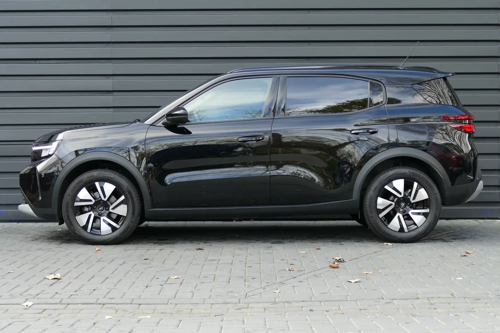 Opel Frontera 1.2 HYBRID 145PK GS AUTOMAAT / NAVI / LED / CLIMA Schwarz - 2