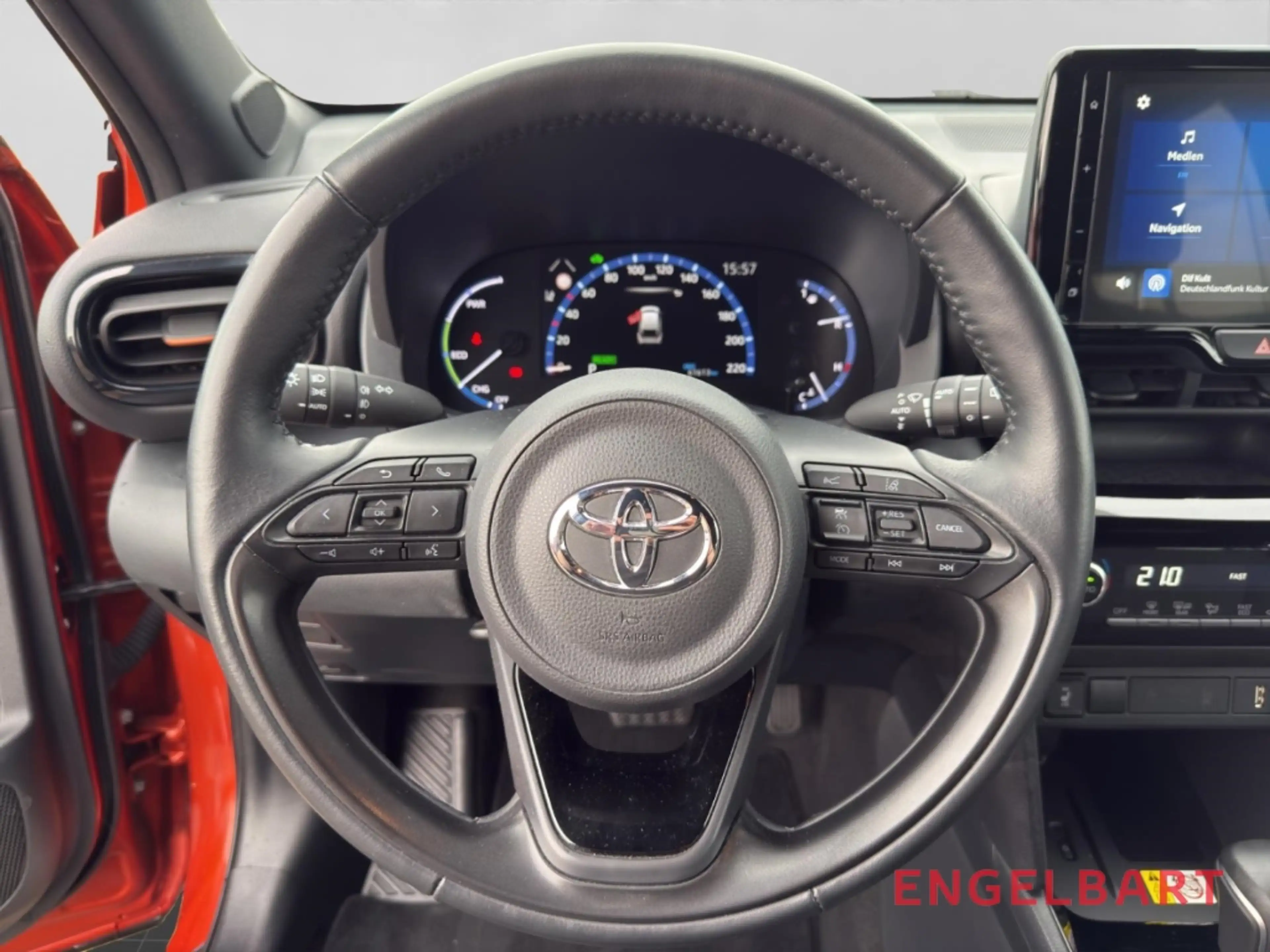 Toyota Yaris Cross Hybrid Spicy Edition Navi 360 Kamera LED Apple Car — photo 8