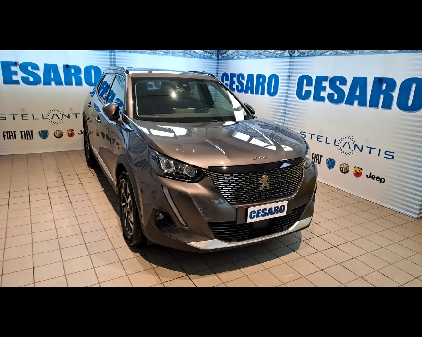 Peugeot 2008 1.5 BlueHDi Allure Grau - 1