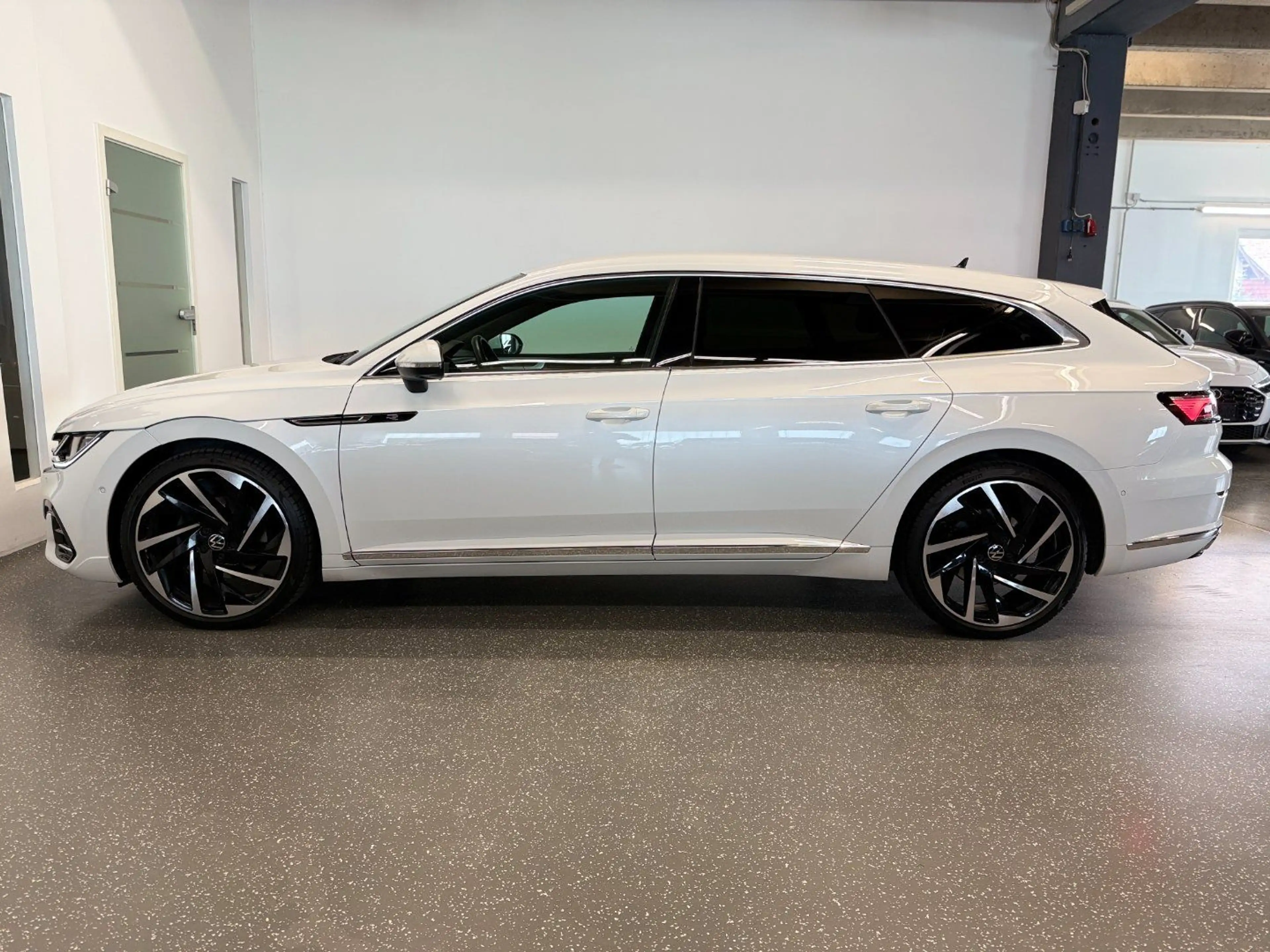Volkswagen Arteon 2.0 TDI R-LINE*LANE*ACC*VIRTUAL*360°*AHK*3-ZONEN* — photo 8