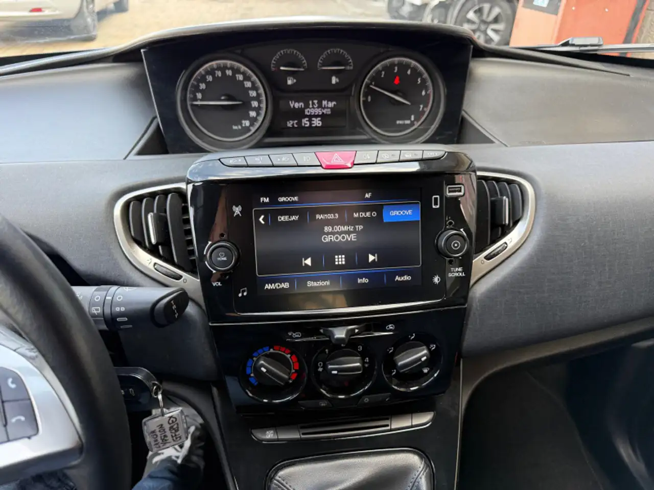Lancia Ypsilon 2021 — фото 12