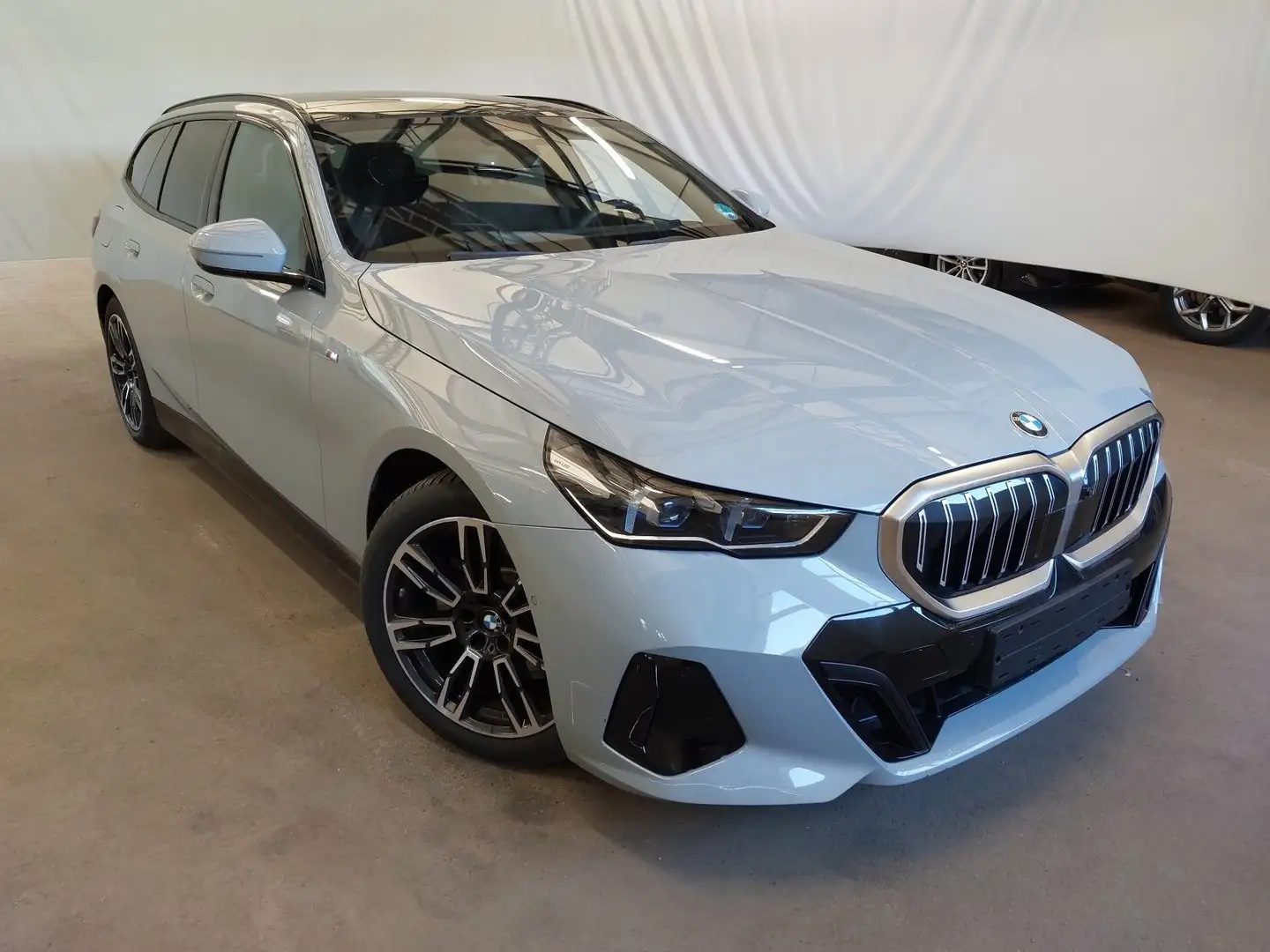 BMW 520 d Touring M-Sport*Innov*PANORAMA*Standhzg*AHK*360* Grey - 1