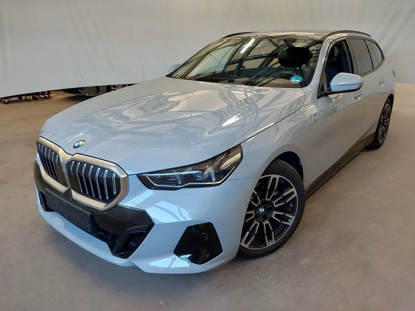 BMW 520 d Touring M-Sport*Innov*PANORAMA*Standhzg*AHK*360* Grey - 2