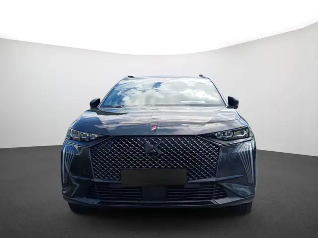 DS Automobiles DS 7 view 3