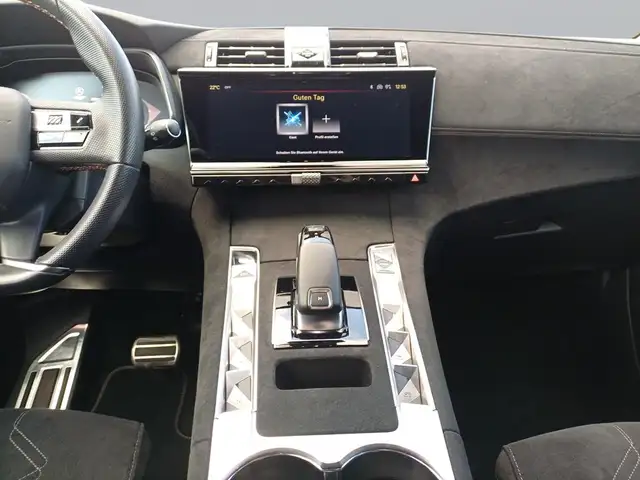 DS Automobiles DS 7 view 14