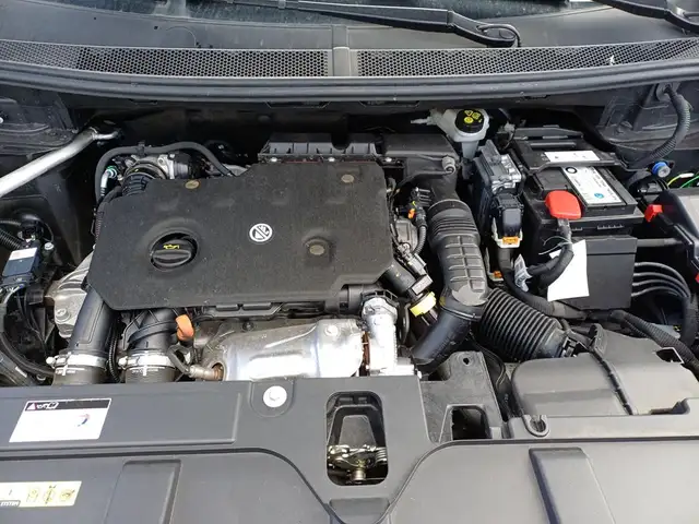 DS Automobiles DS 7 view 8