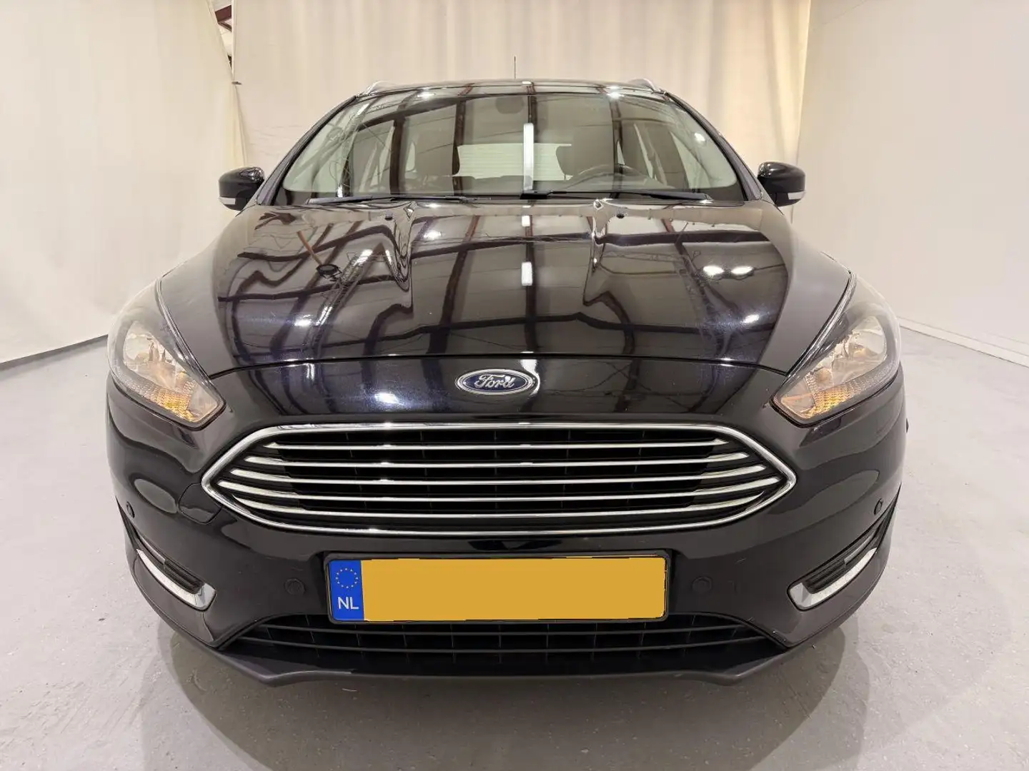 Ford Focus Wagon 1.0 Titanium Edition Zwart - 2