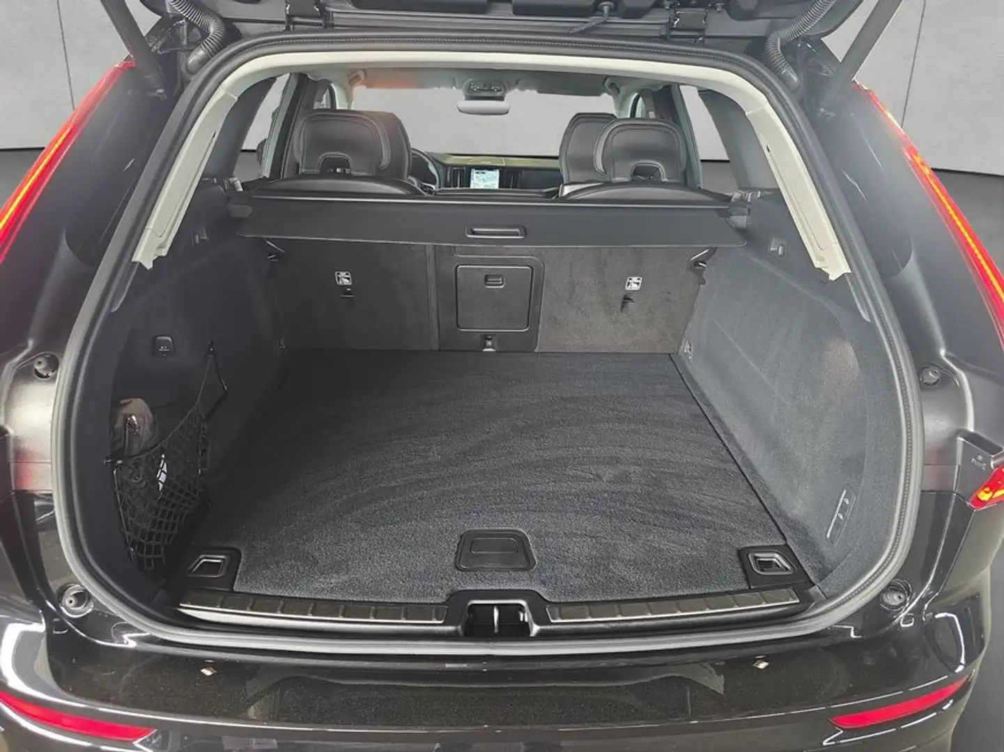 Volvo XC60 XC60 B5 B AWD Plus Dark Schwarz - 2