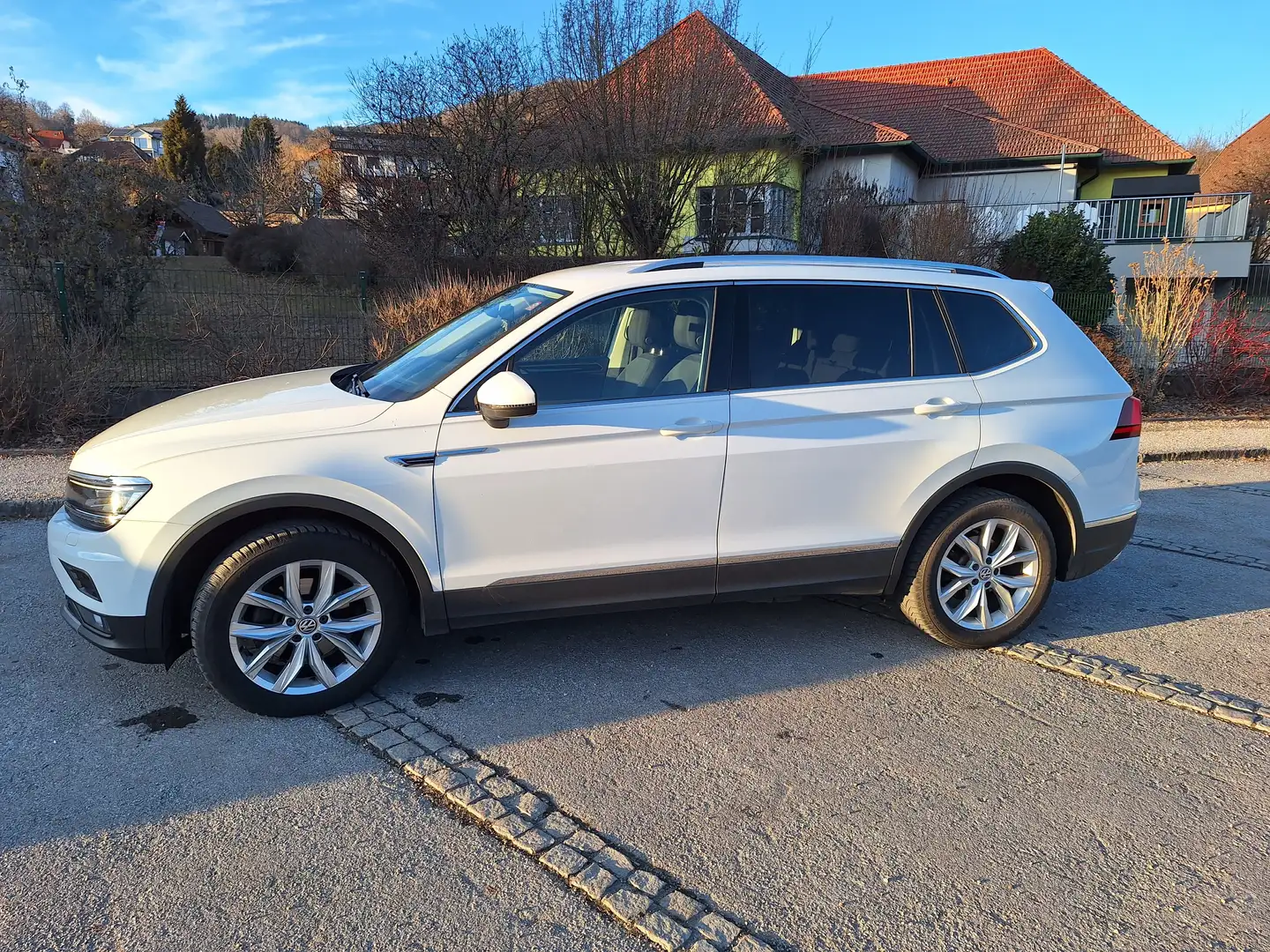 Volkswagen Tiguan Allspace 2,0+TDI+SCR+Highline+7+Sitze Weiß - 2