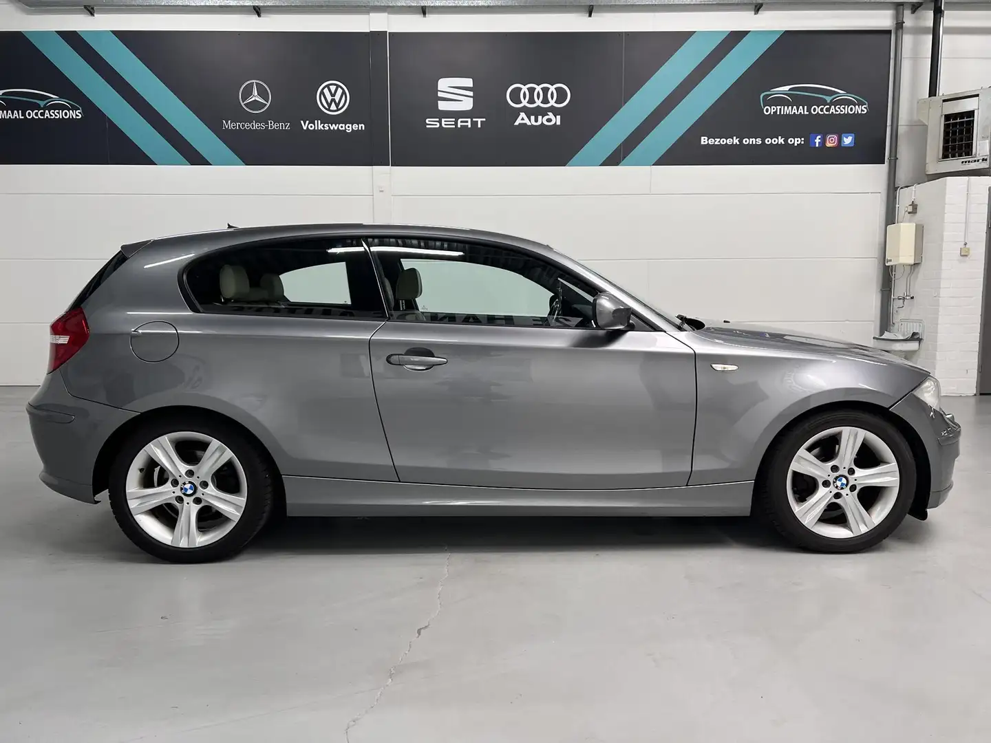 BMW 1-serie BMW 116i Business Line Ultimate Edition /n Gri - 2