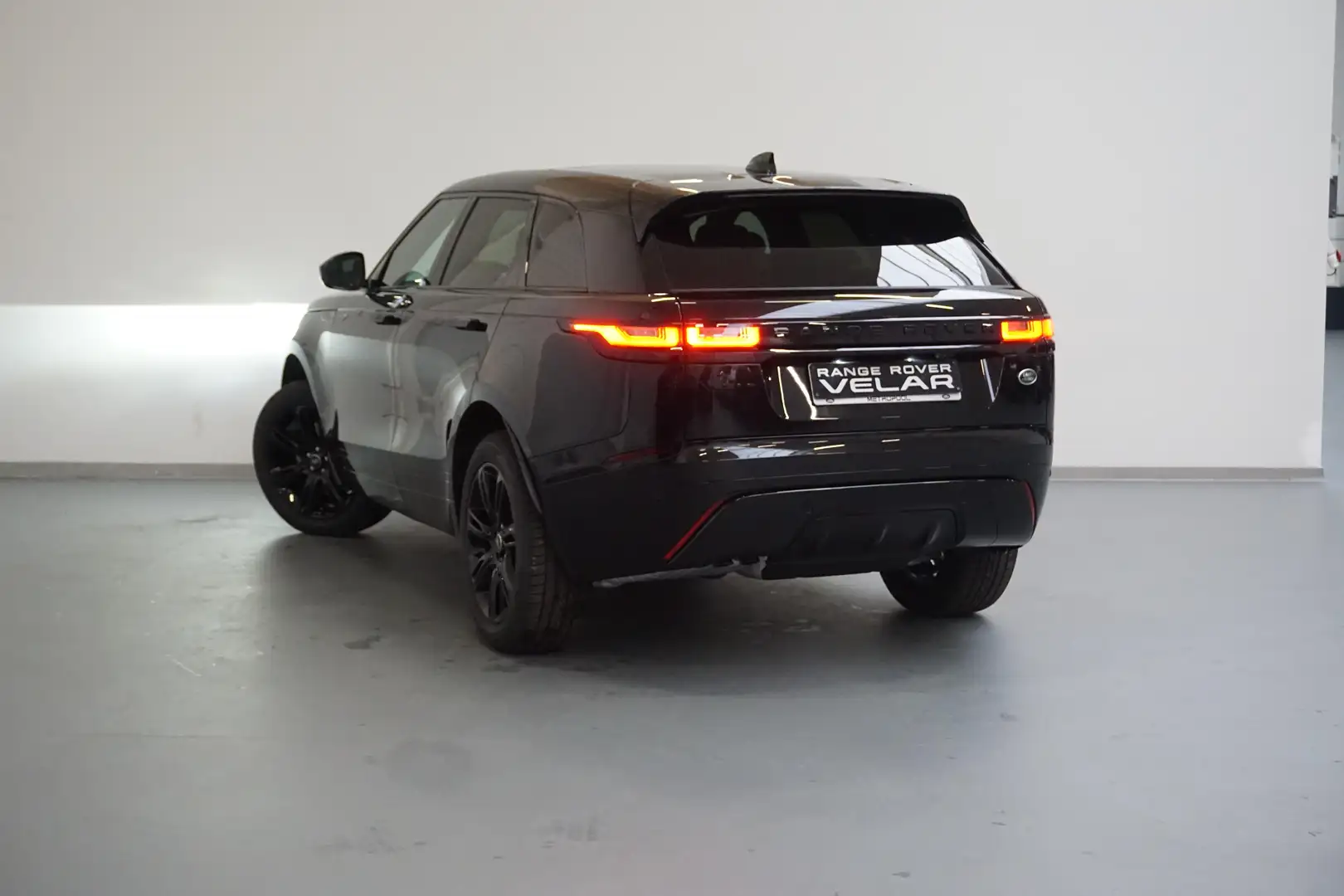Land Rover Range Rover Velar R-Dynamic Schwarz - 2