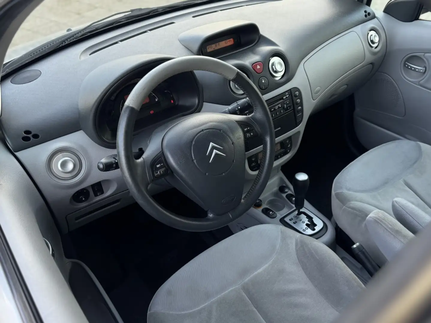 Citroen C3 1.4i Exclusive Cruise Clima Aut Nap Grijs - 2
