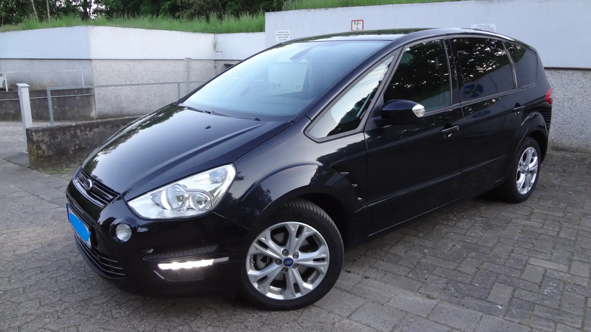 Ford S-Max S-Max 2.0 TDCi DPF Business Edition 7 Sitzer Schwarz - 1