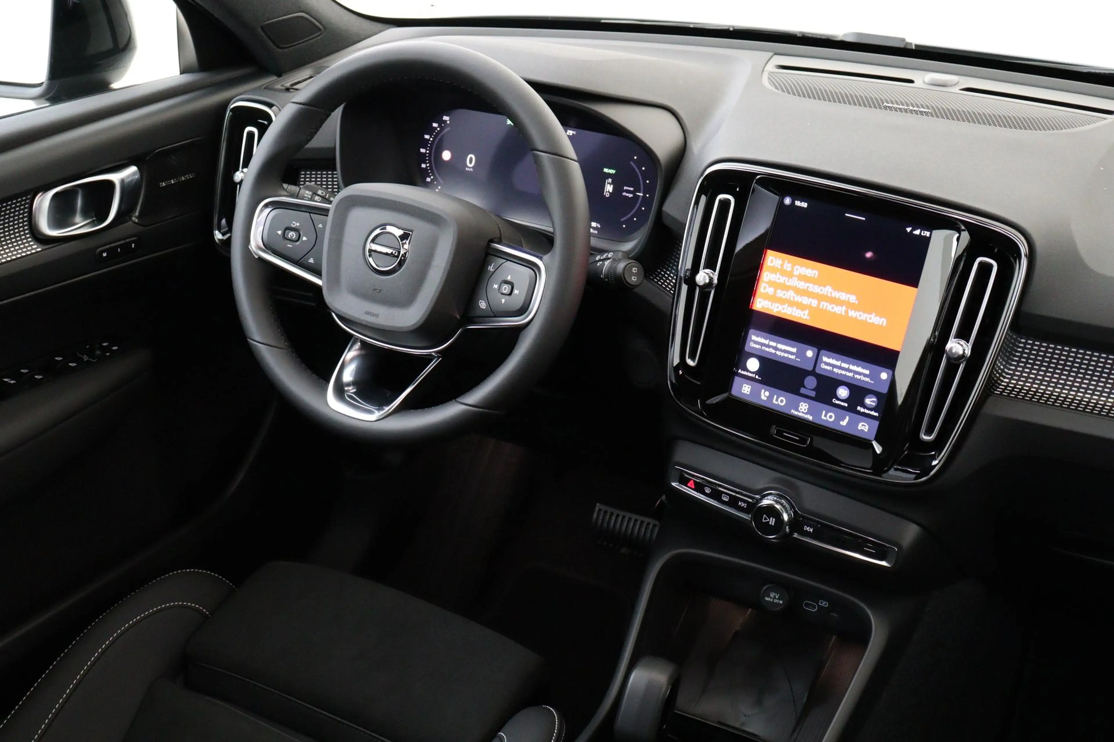 Volvo EX40 TWIN MOTOR ULTRA BLACK EDITION EUROPA 82 kWh -PANO — photo 6