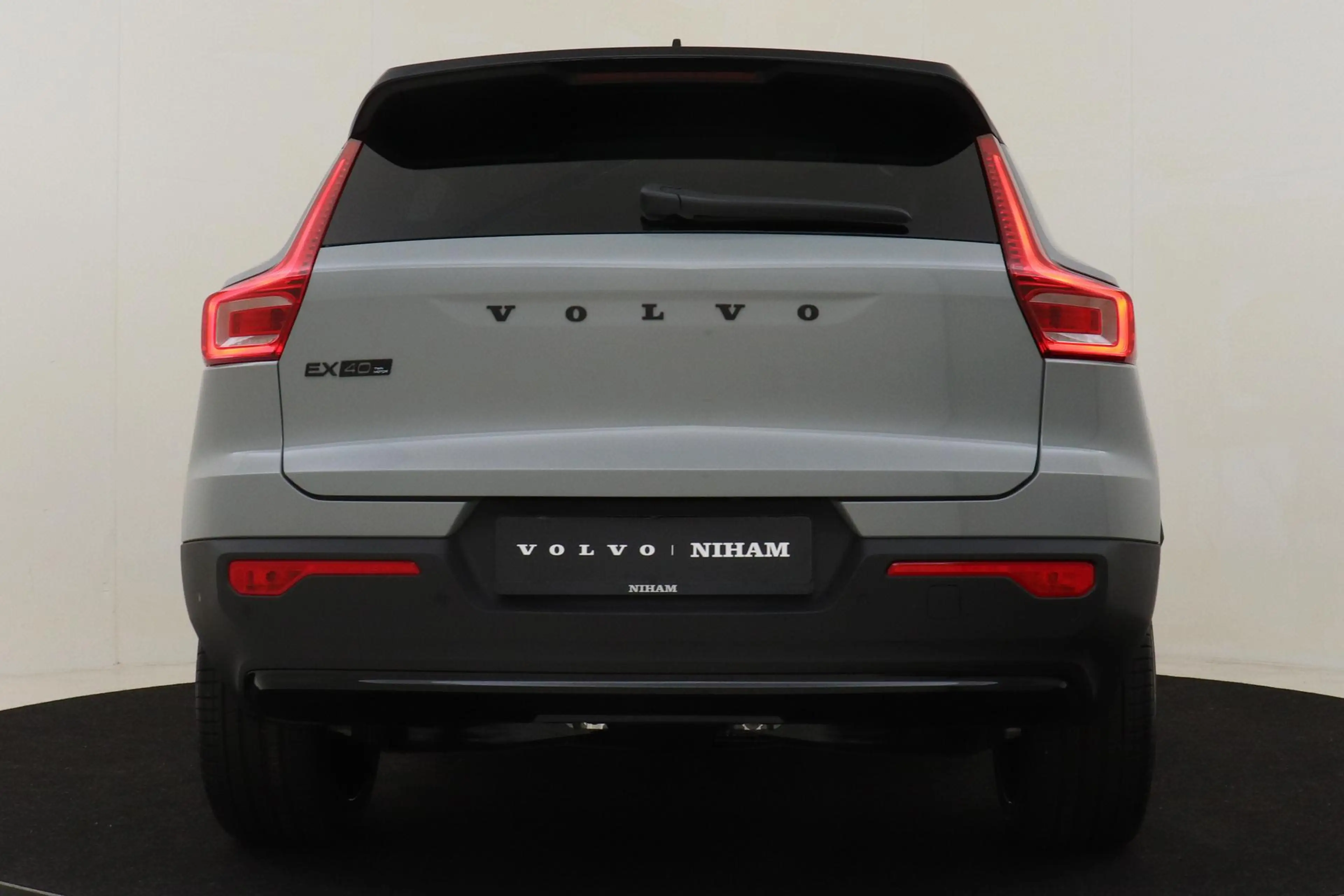 Volvo EX40 TWIN MOTOR ULTRA BLACK EDITION EUROPA 82 kWh -PANO — photo 15