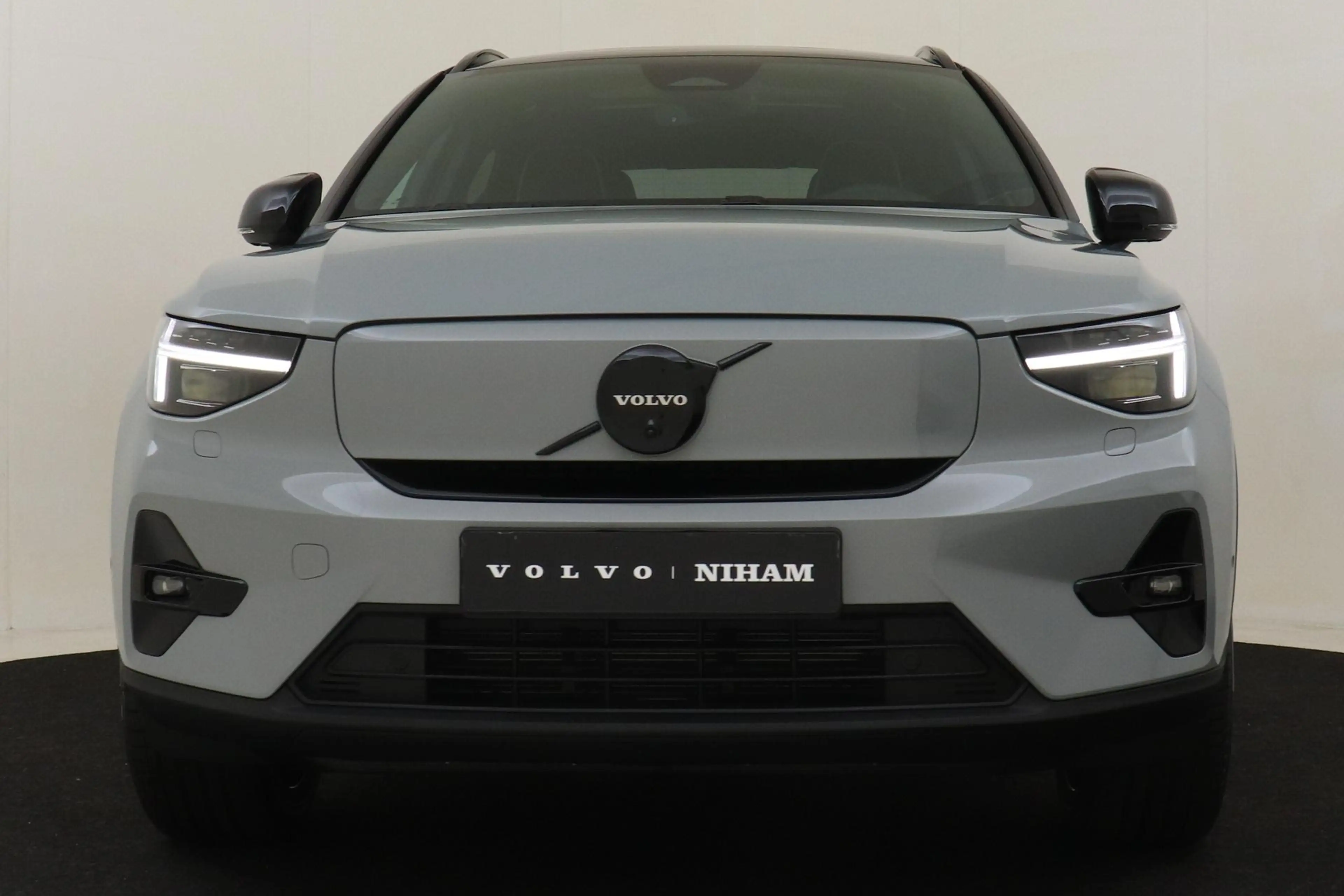 Volvo EX40 TWIN MOTOR ULTRA BLACK EDITION EUROPA 82 kWh -PANO — photo 9