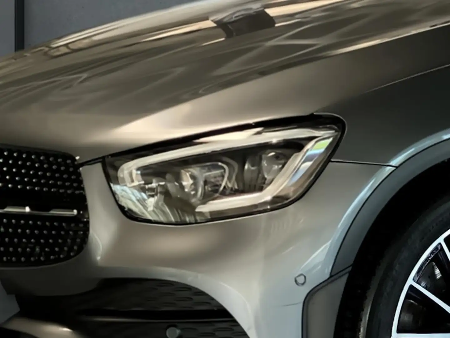 Mercedes-Benz GLC 300 d 4M Coupé AMG+DISTR+TOTW+SSD+HuD+NIGHT Grau - 2