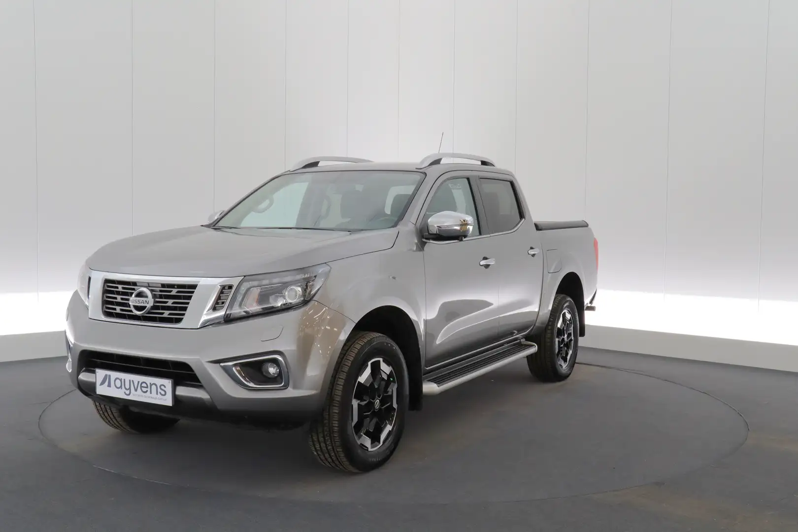 Nissan Navara DC 2.3 dCi AUT 4WD Tekna LEDER/CUIR GPS PDC 360 Grijs - 1