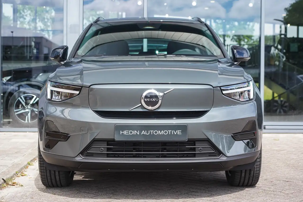 Volvo EX40 2026