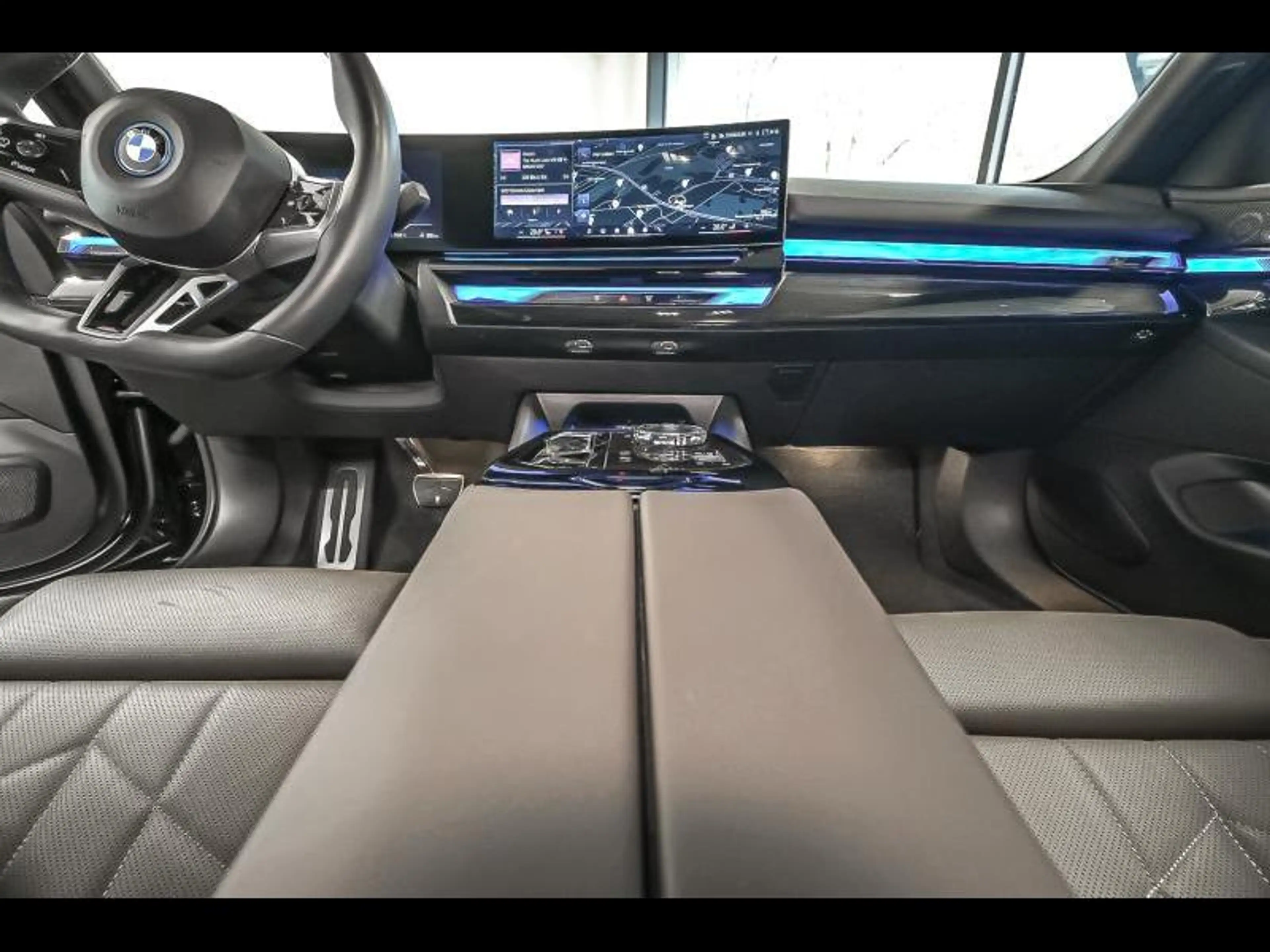 BMW i5 eDrive40 Berline - M Sport PRO — photo 6