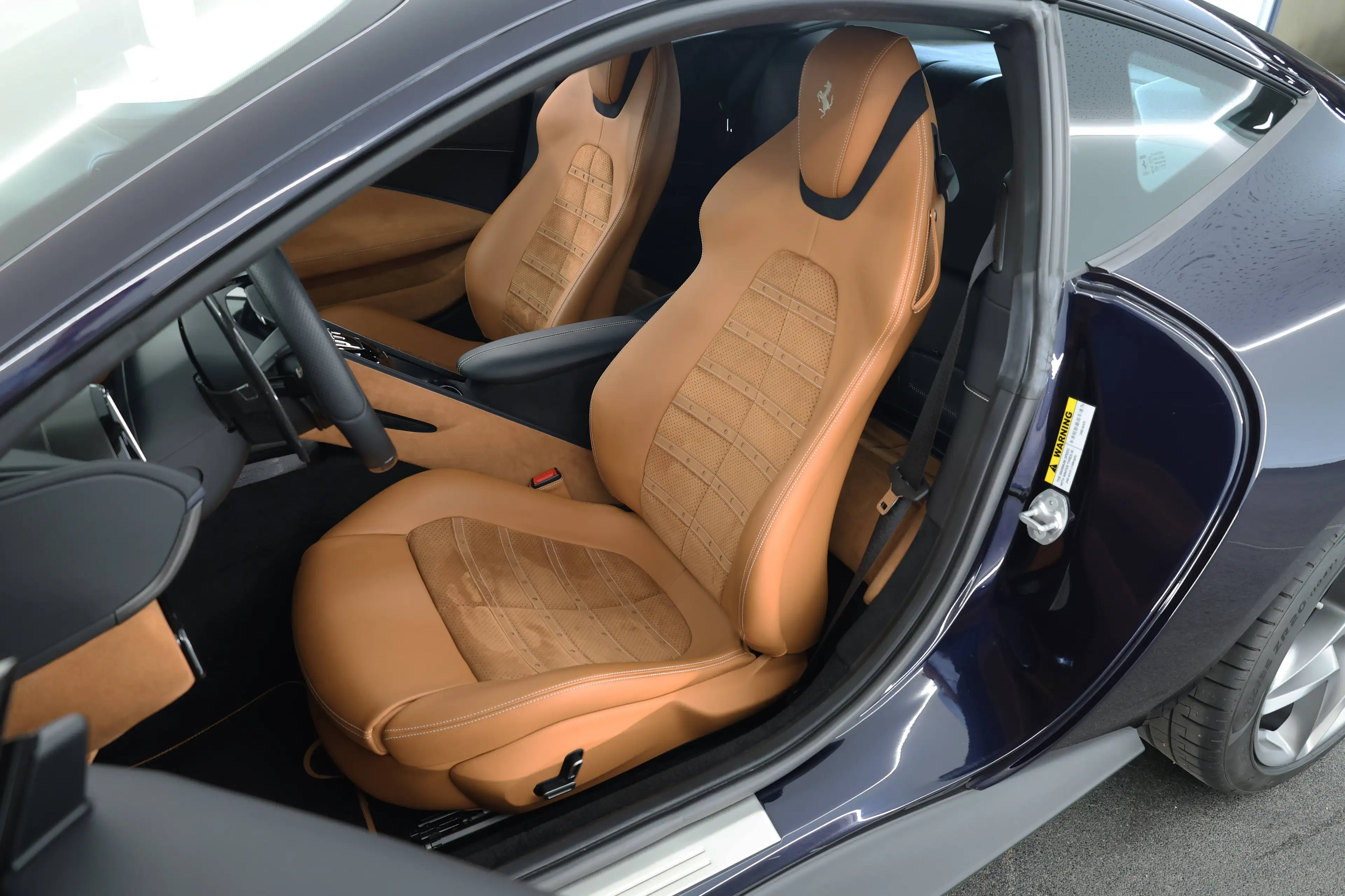 Ferrari Roma Blu America / 2 Years Ferrari Approved — photo 15