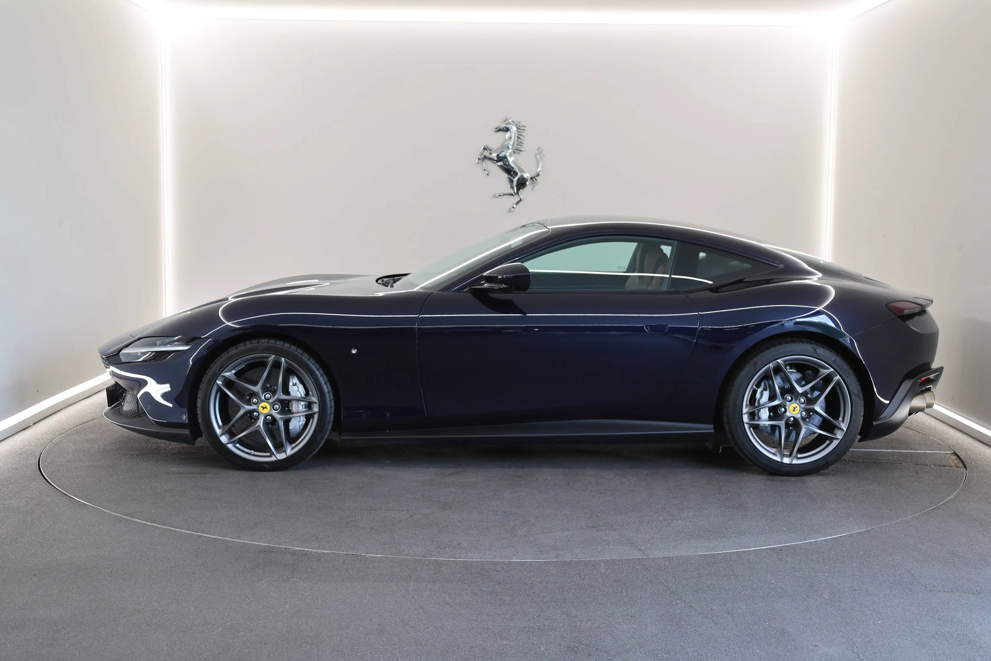 Ferrari Roma Blu America / 2 Years Ferrari Approved — photo 3