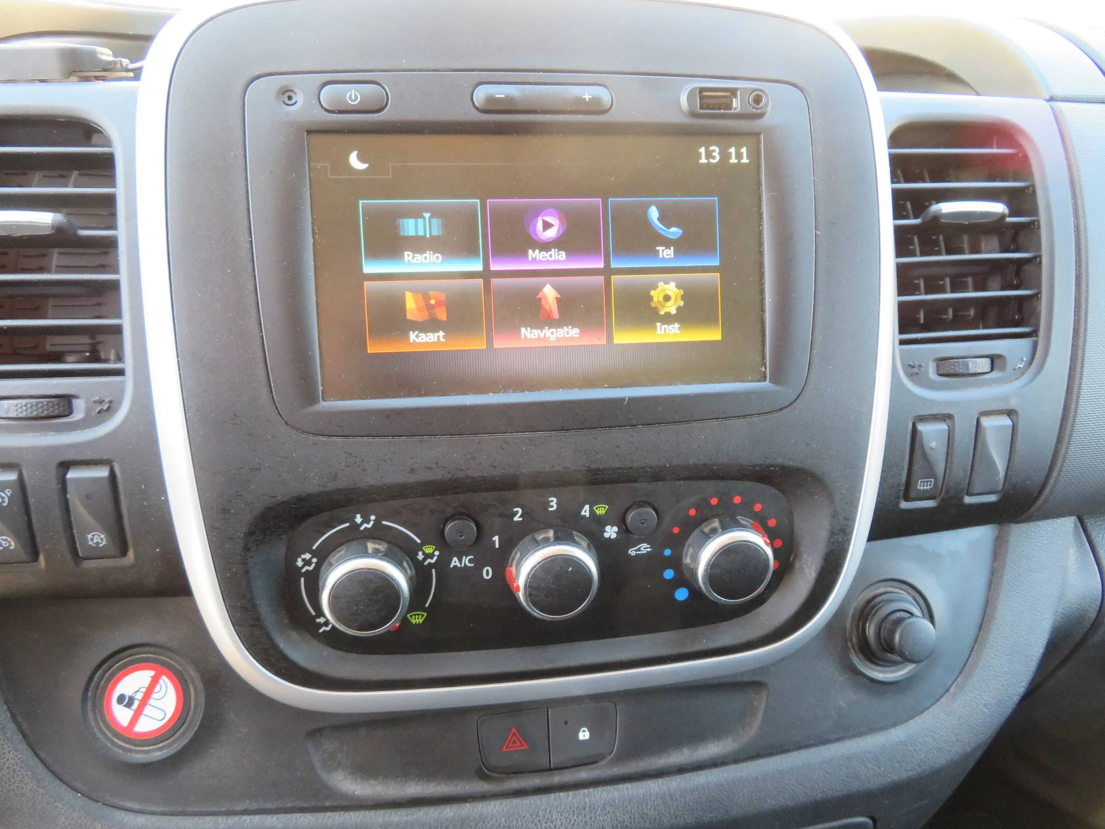 Renault Trafic 2.0dCi - L1H1 — photo 13