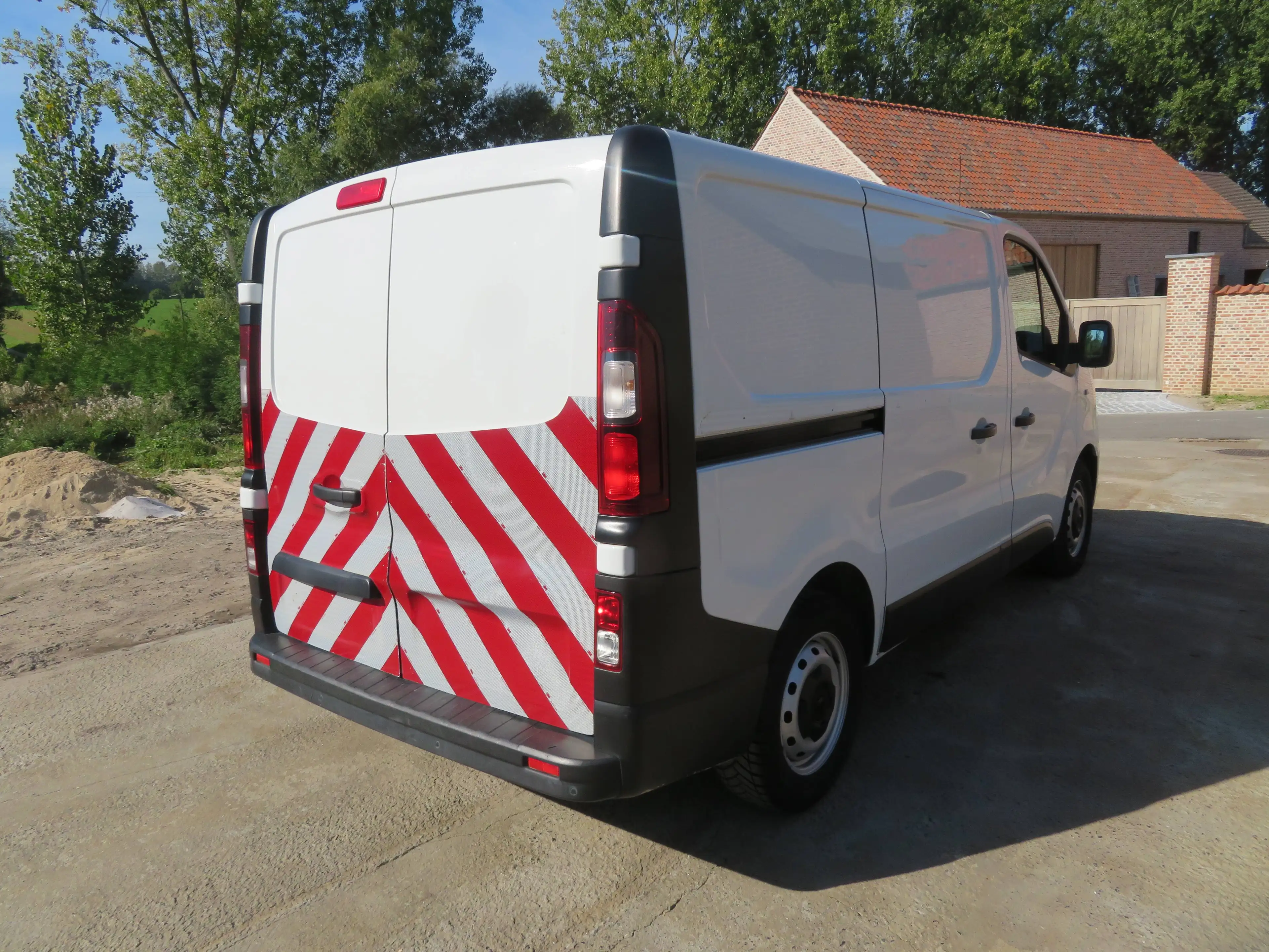Renault Trafic 2.0dCi - L1H1 — photo 7