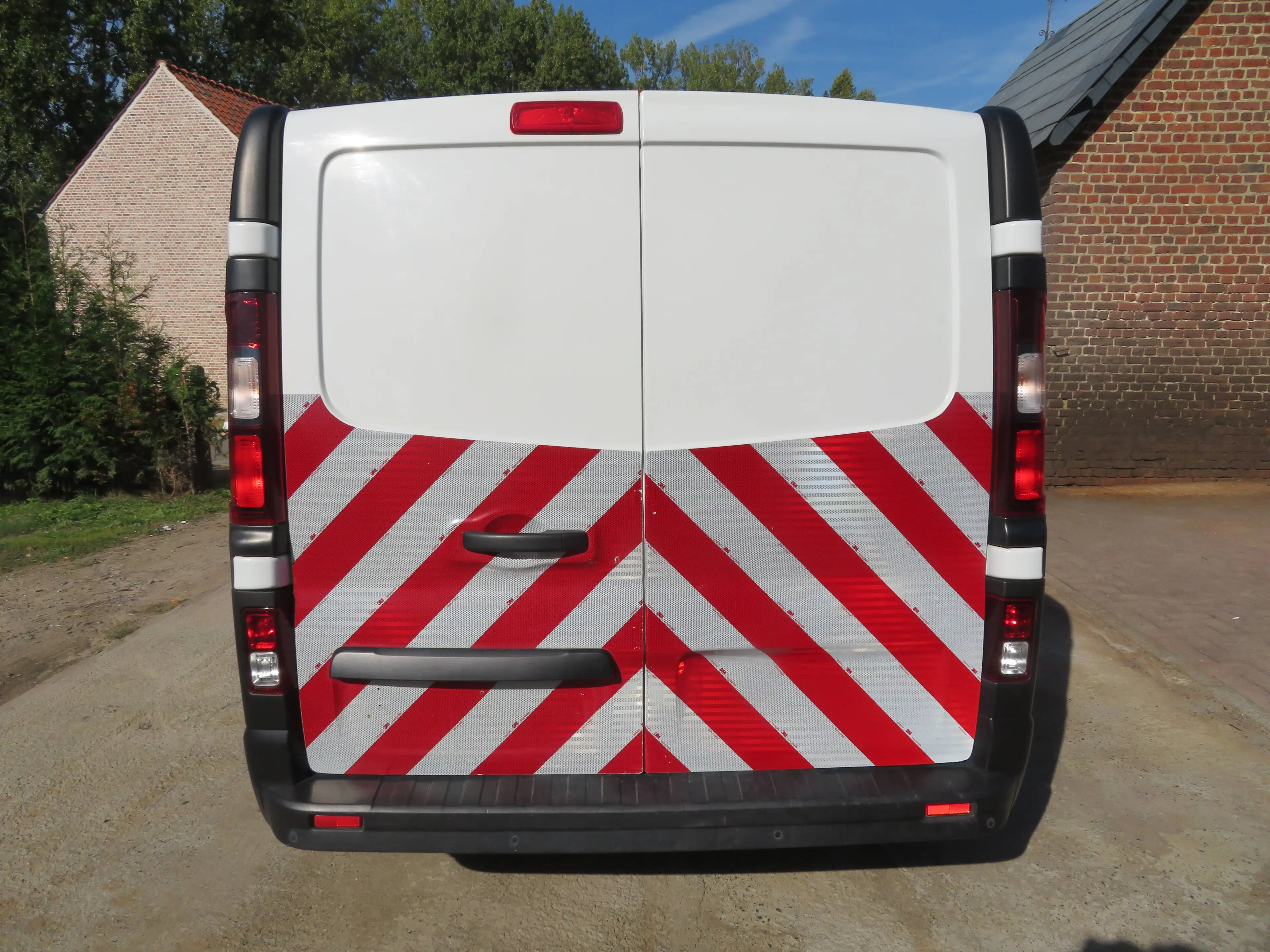 Renault Trafic 2.0dCi - L1H1 — photo 6